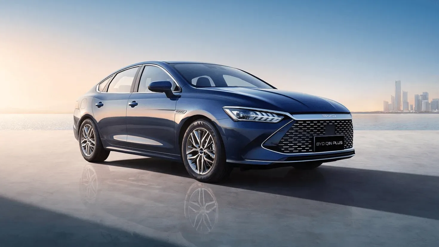 BYD presenta un híbrido que promete recorrer 2.290 kilómetros con un tanque y una carga
